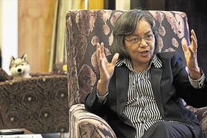Cape Town mayor De Lille to face motion of no confidence