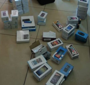 300 Cellphones Stolen in Broad Daylight by Armed Robbers with No Police in Sight!
